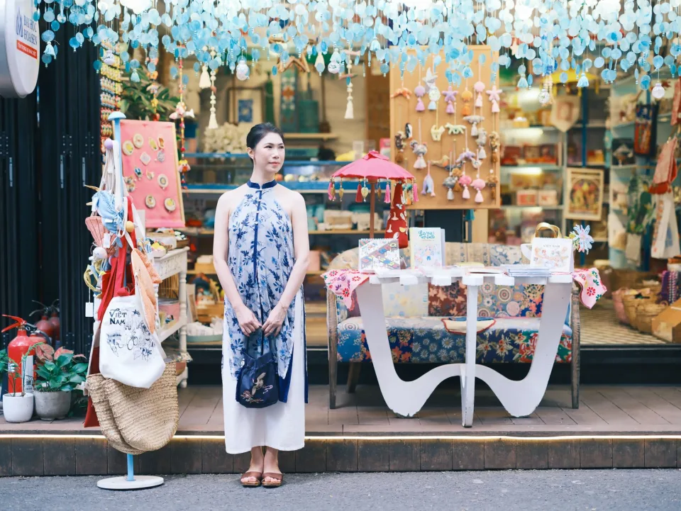 Chủ shop và nhân viên tại tiệm